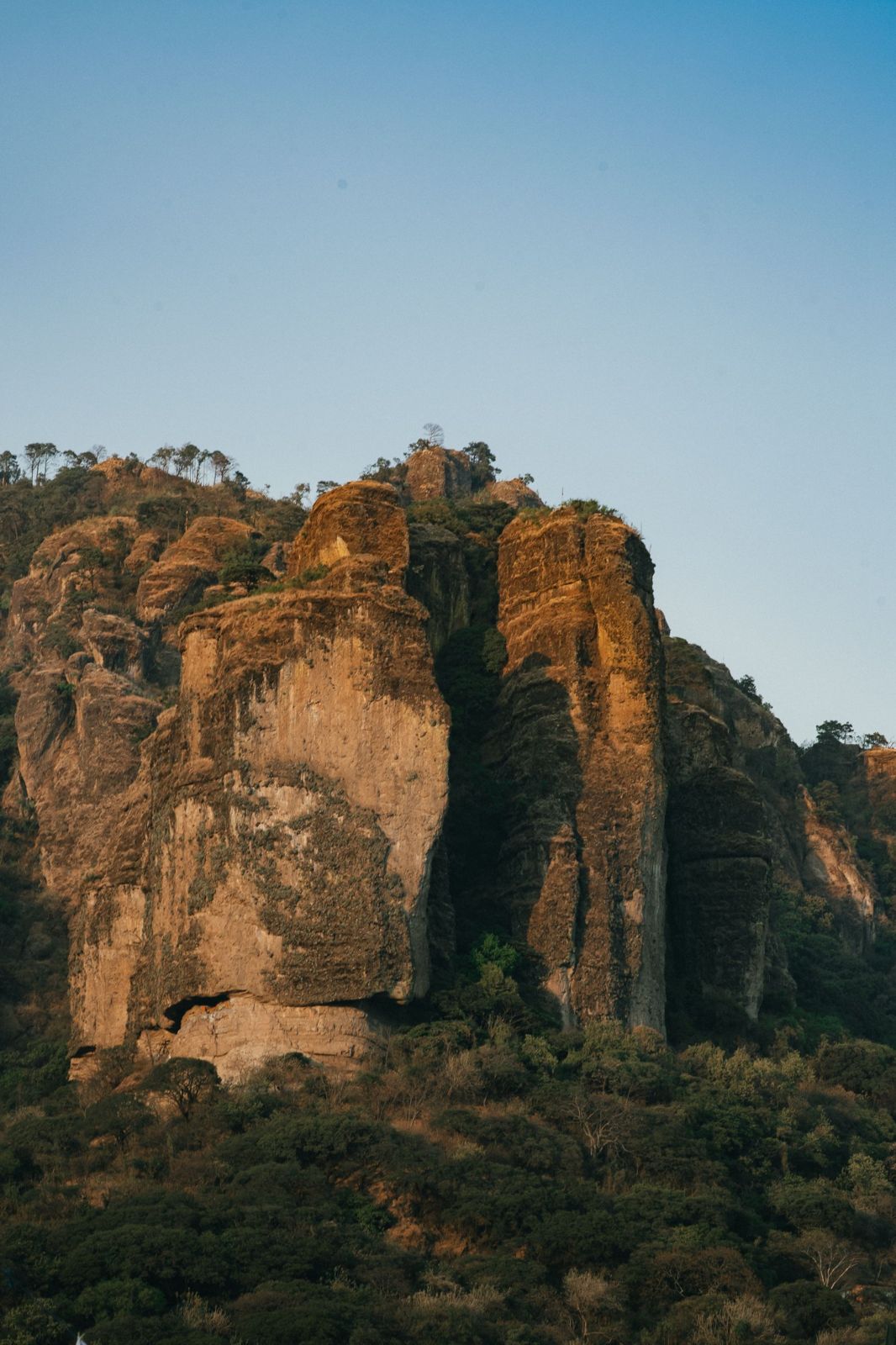 Risco del cerro del Tepozteco al atardecer